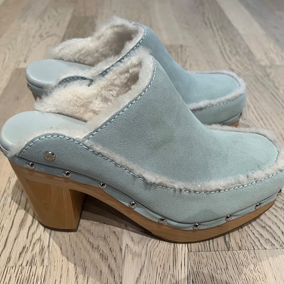 UGG Aubriana - sky blue - size 9 - Picture 1 of 8